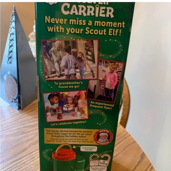 Official Elf on the Shelf 
Scout Elf Carrier
New in box

Elf not included - Picture 5 of 8